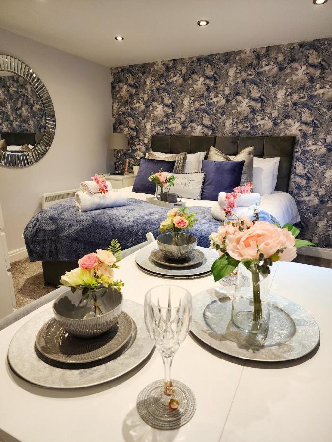 Studio Apartment The Den Colnbrook מראה חיצוני תמונה