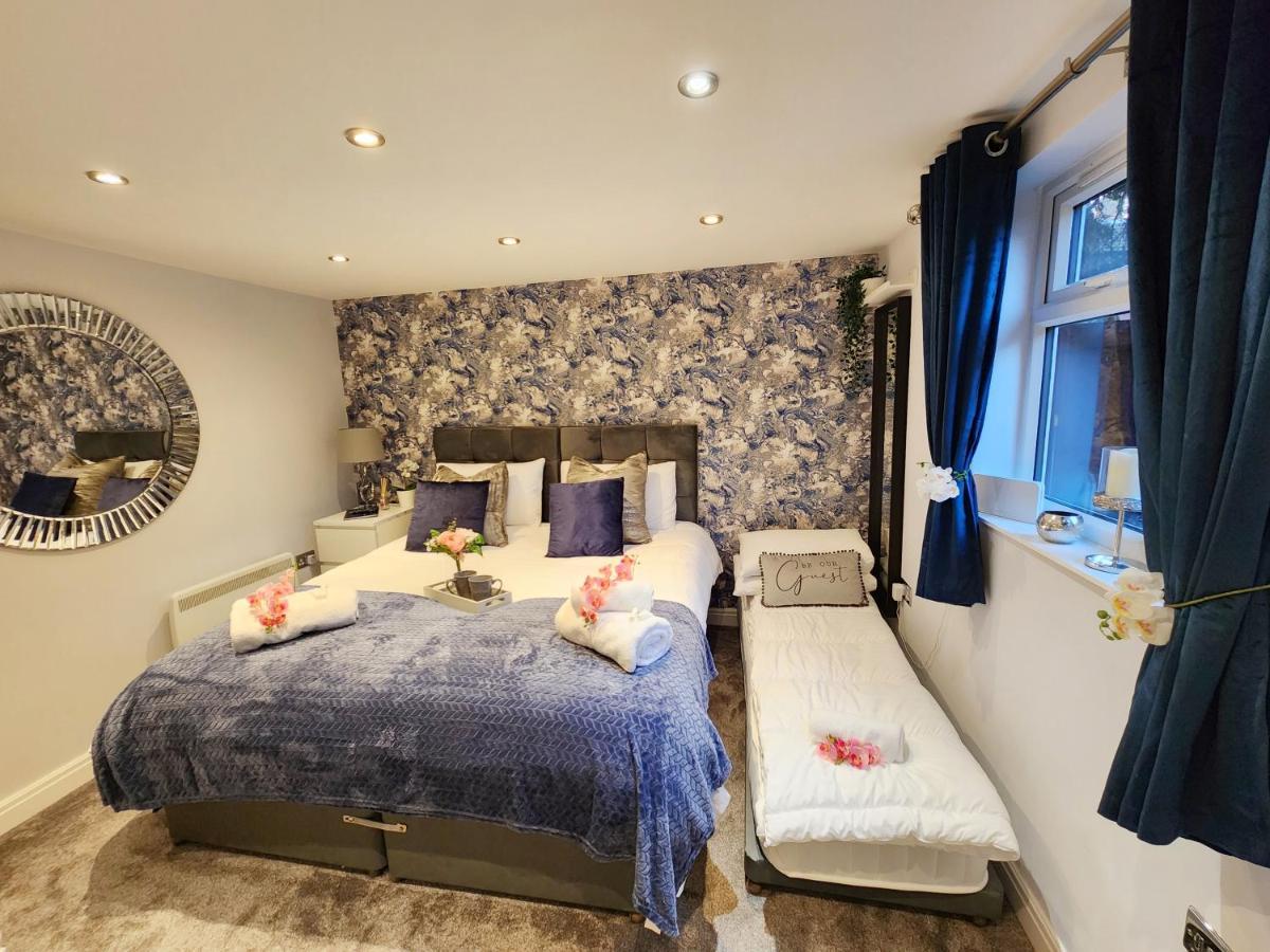 Studio Apartment The Den Colnbrook מראה חיצוני תמונה