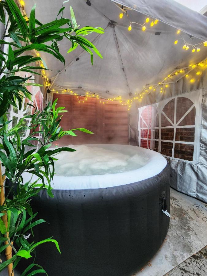Studio Apartment The Den Colnbrook מראה חיצוני תמונה